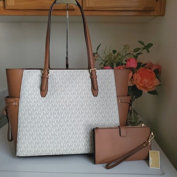 🔥 NWT Michael Kors Gilly Drawstring Tote & Matching Wristlet - Picture 2 of 12